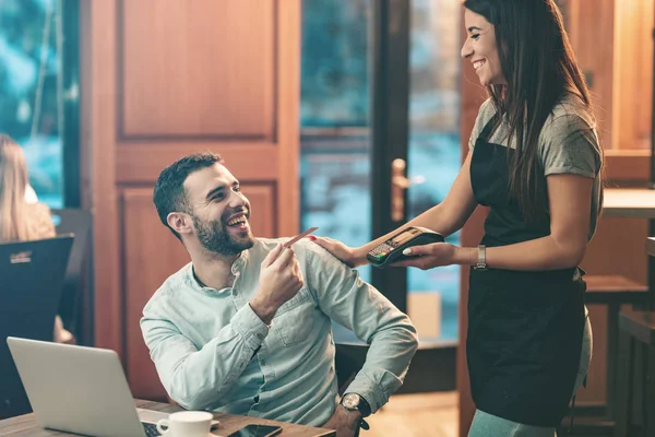 Young Man Paying Waitress Coffee Credit Card Cafe — Stock Photo, Image