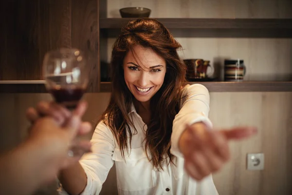 Joven Mujer Feliz Bebiendo Copa Vino Tinto Lado Ventana —  Fotos de Stock