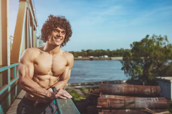 Strong Bodybuilder Naked Torso Standing Bridge Steps Ready Morning Workout — Stock Photo, Image