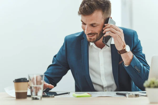 Jeune Homme Affaires Prospère Travaillant Sur Projet Bureau — Photo