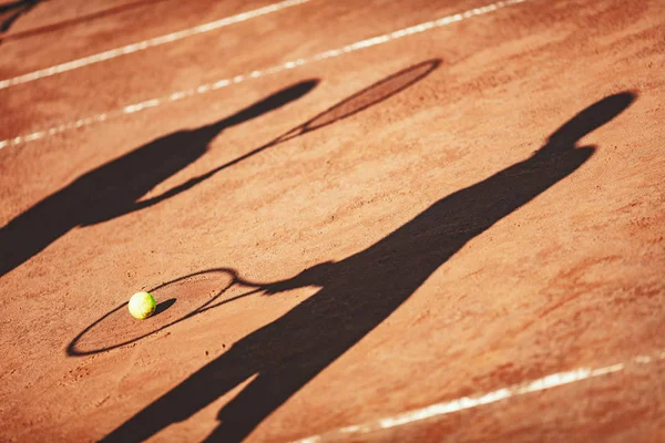 Schatten auf einem Tennisplatz — Stockfoto