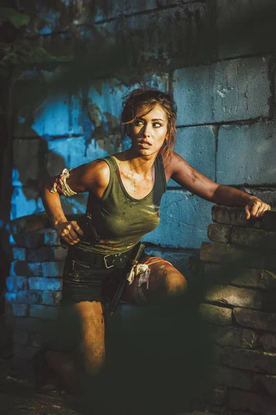 Young Female Special Forces Holding Gun Getting Ready Attack Abandoned — Stock Photo, Image