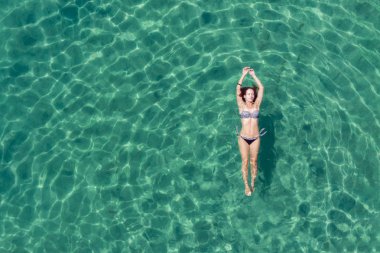 Kalabalıktan Uzakta