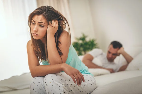 Uma Jovem Triste Sente Estressada Após Briga Com Marido Ela — Fotografia de Stock