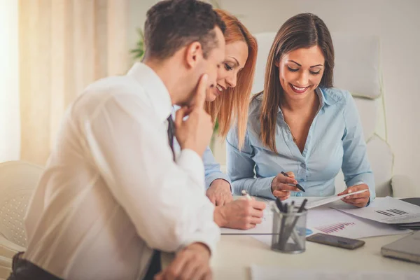 Team Three Young Professionals Work Closely Mutual Project Office — Stock Photo, Image