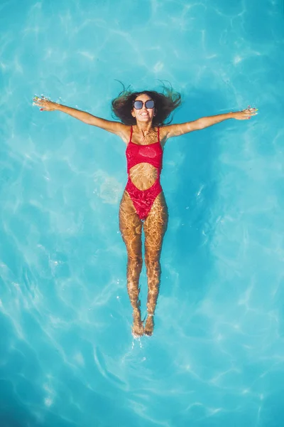 Vista Dall Alto Una Bella Giovane Donna Felice Sorridente Che — Foto Stock