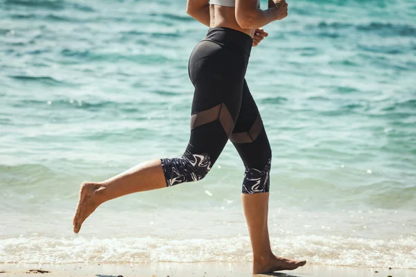 Edad Media Musculosa Mujer Duro Entrenamiento Mar Playa — Foto de Stock