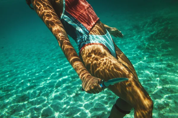 Piękna Młoda Kobieta Bawi Się Wakacjach Odkrywając Morze — Zdjęcie stockowe