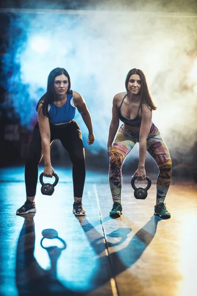Two Young Muscular Cute Women Doing Hard Exercise Kettlbells Gym — Stock Photo, Image
