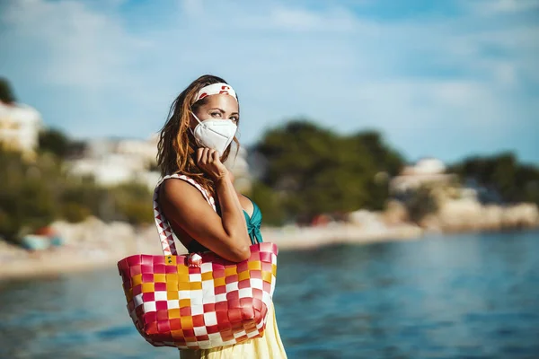 Shot Attractive Young Woman Bikini Surgical Mask Enjoying Vacation Beach — Stock Photo, Image