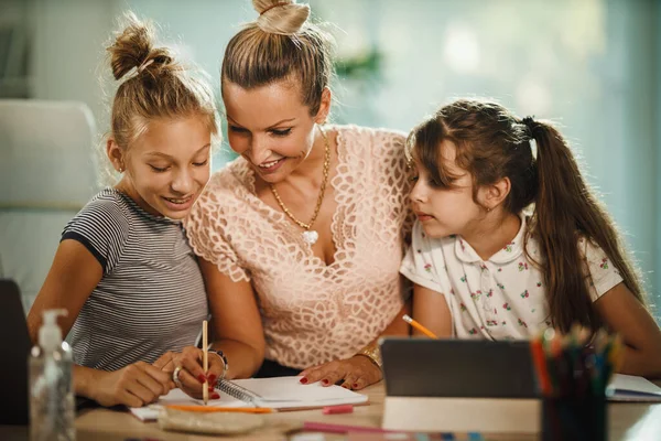 Shot Beautiful Young Mother Helping Hers Two Daughters Homework Covid — Stock Photo, Image