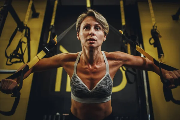 Shot Muscular Mature Woman Working Out Trx Straps Gym — Stock Photo, Image