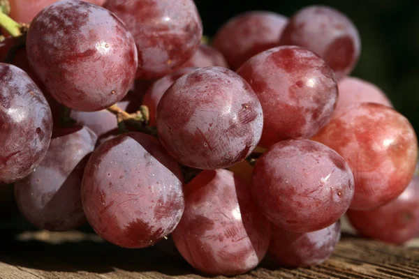 Bunch Grapes Wooden Table Old Country House Element Outdoor Decoration — Stock Photo, Image