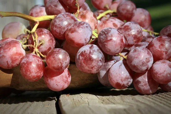 Bunch Grapes Wooden Table Old Country House Element Outdoor Decoration — Stock Photo, Image