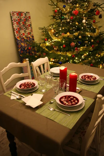 Quarto Acolhedor Uma Casa Campo Preparada Para Ceia Véspera Natal — Fotografia de Stock