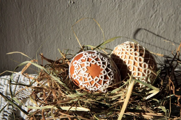 Huevos Pascua Polacos Decorados Con Encajes Nido Paja Decoración Pascua —  Fotos de Stock