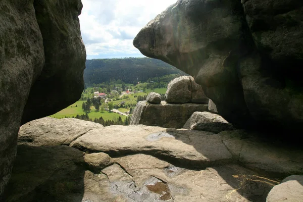 ストローフ山脈 ポーランドのスデーテン山脈のSzczeliniec Wielkiでの岩の形成 ストーリーマウンテン国立公園は素晴らしい観光名所です — ストック写真