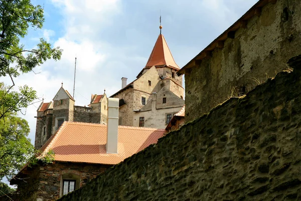 Duży Gotycki Zamek Pernstejn Czechy Zamek Morawski Czechy — Zdjęcie stockowe