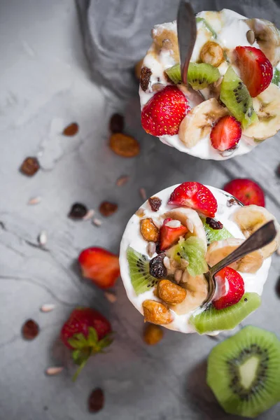 Nutrition Yoghurt Fruit Dessert Strawberries Banana Kiwi Raisins Sunflower Seeds — Stock Photo, Image