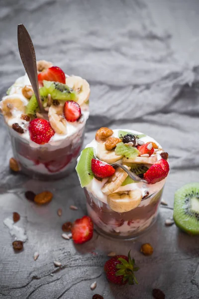 Nutrition Yoghurt Fruit Dessert Strawberries Banana Kiwi Raisins Sunflower Seeds — Stock Photo, Image