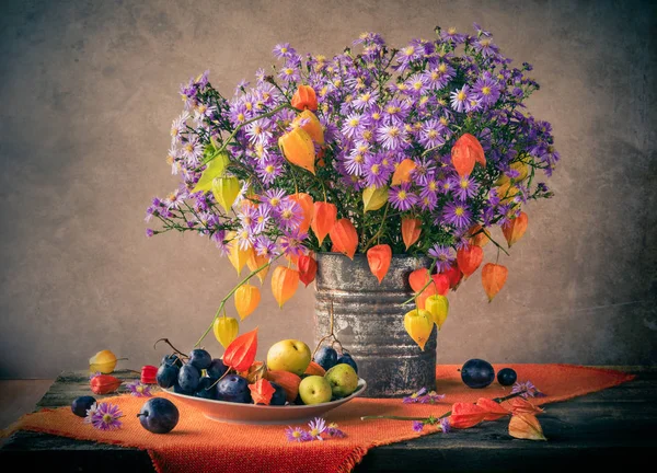 Stilleven Met Boeket Van Kleurrijke Herfst Bloemen — Stockfoto