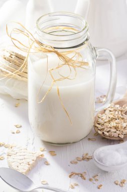 Protein kaynağı: yulaf sütü ev yapımı bir ürünün