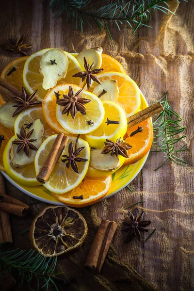 Ingredientes Para Medicinal Cítricos Especias Rodajas Limón Naranja Jengibre Clavo —  Fotos de Stock