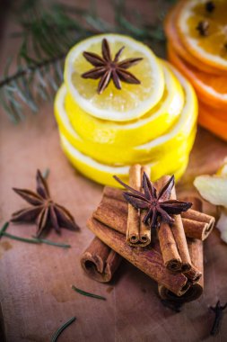 Bana malzemeler narenciye baharat limon portakal karanfil tarçın zencefil