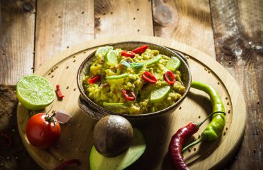 Aperatif parti avokado domates biber biber kireç soğan sarımsak yapıştırın