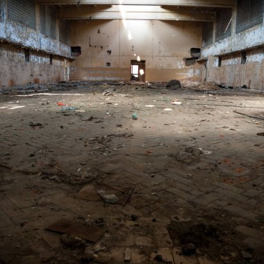 Çok kirlenmiş endüstriyel bir fabrikanın kalıntıları, sanayi serisi.