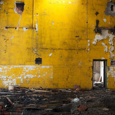 Çok kirlenmiş endüstriyel bir fabrikanın kalıntıları, sanayi serisi.