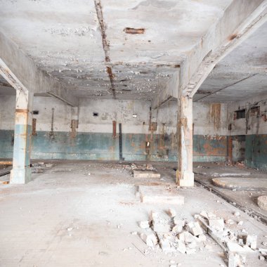 Çok kirlenmiş endüstriyel bir fabrikanın kalıntıları, sanayi serisi.