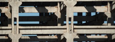 Çok kirlenmiş endüstriyel bir fabrikanın kalıntıları, sanayi serisi.