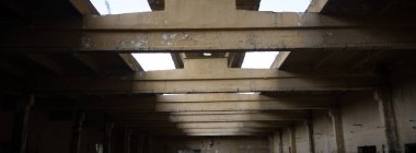 Çok kirlenmiş endüstriyel bir fabrikanın kalıntıları, sanayi serisi.