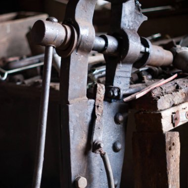 Çok kirlenmiş endüstriyel bir fabrikanın kalıntıları, sanayi serisi.