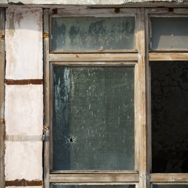 Çok kirlenmiş endüstriyel bir fabrikanın kalıntıları, sanayi serisi.