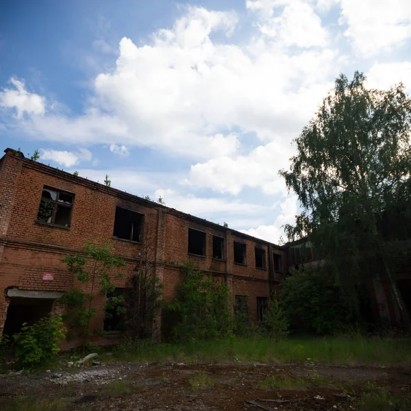 Çok Kirlenmiş Endüstriyel Bir Fabrikanın Kalıntıları Sanayi Serisi — Stok fotoğraf