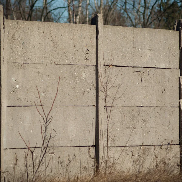 Groothoekzicht Een Oude Muur Verlaten Fabrieksgebouw — Stockfoto