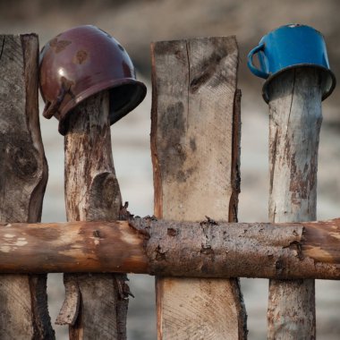 Çok kirlenmiş endüstriyel bir fabrikanın kalıntıları, sanayi serisi.