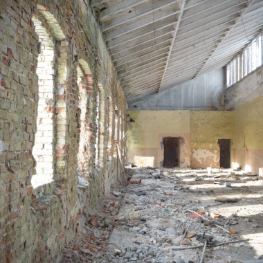 Çok kirlenmiş endüstriyel bir fabrikanın kalıntıları, sanayi serisi.