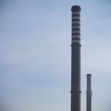 Çok kirlenmiş endüstriyel bir fabrikanın kalıntıları, sanayi serisi.