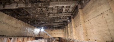 Çok kirlenmiş endüstriyel bir fabrikanın kalıntıları, sanayi serisi.