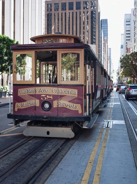 Tarihi Teleferik Görünümünü Üzerinde Ünlü Van Ness Ave San Francisco — Stok fotoğraf