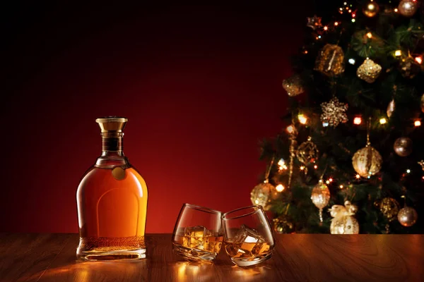 Nahaufnahme Von Zwei Gläsern Mit Whiskey Auf Der Rückseite — Stockfoto