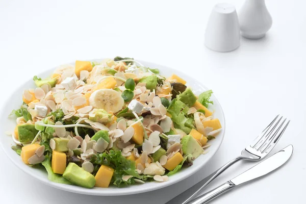 Close Van Verse Fruit Salade Witte Achtergrond — Stockfoto