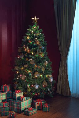 güzel beyaz Noel görünümünü dekore edilmiş şömine ve Noel ağacı