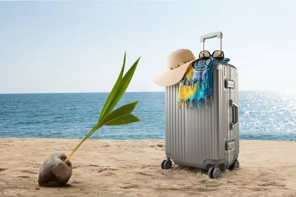 Vue Sur Valise Avec Chapeau Paréo Lunettes Soleil Sur Plage — Photo