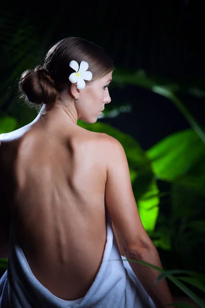 Retrato Mujer Hermosa Joven Ambiente Del Balneario — Foto de Stock