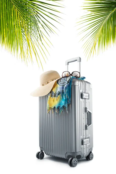 Beyaz Sırt Üzerinde Pareo Şapka Ile Gri Bavul Görünümü — Stok fotoğraf