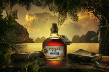 Phuket, Tayland - 01 Şubat 2019. Pyrat Rum XO rezervi. Batı Hint Adaları 'ndaki Anguilla Rums Ltd.' den çok özel bir kehribar Karayip harmanlanmış rom..